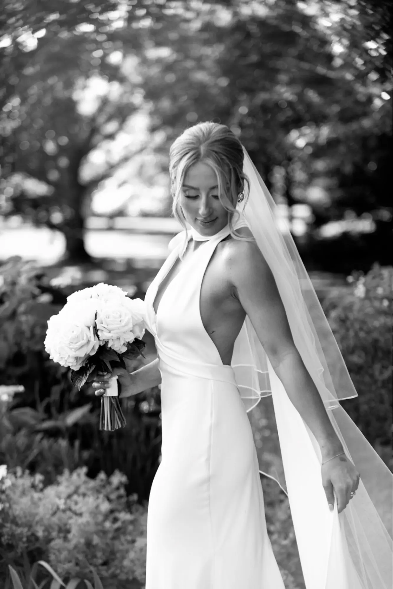 bw-bride-with-flowers