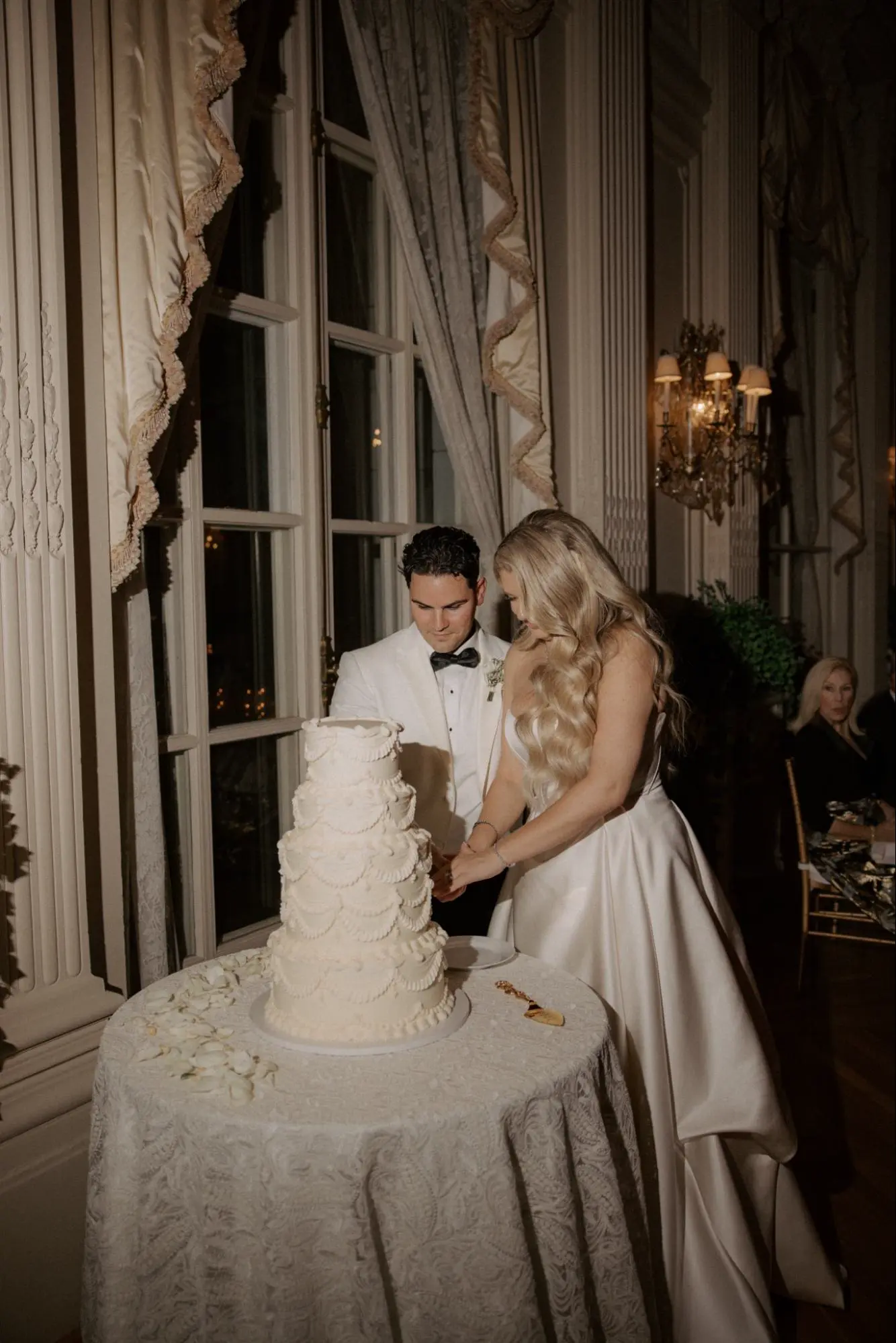 couple-cake-cutting