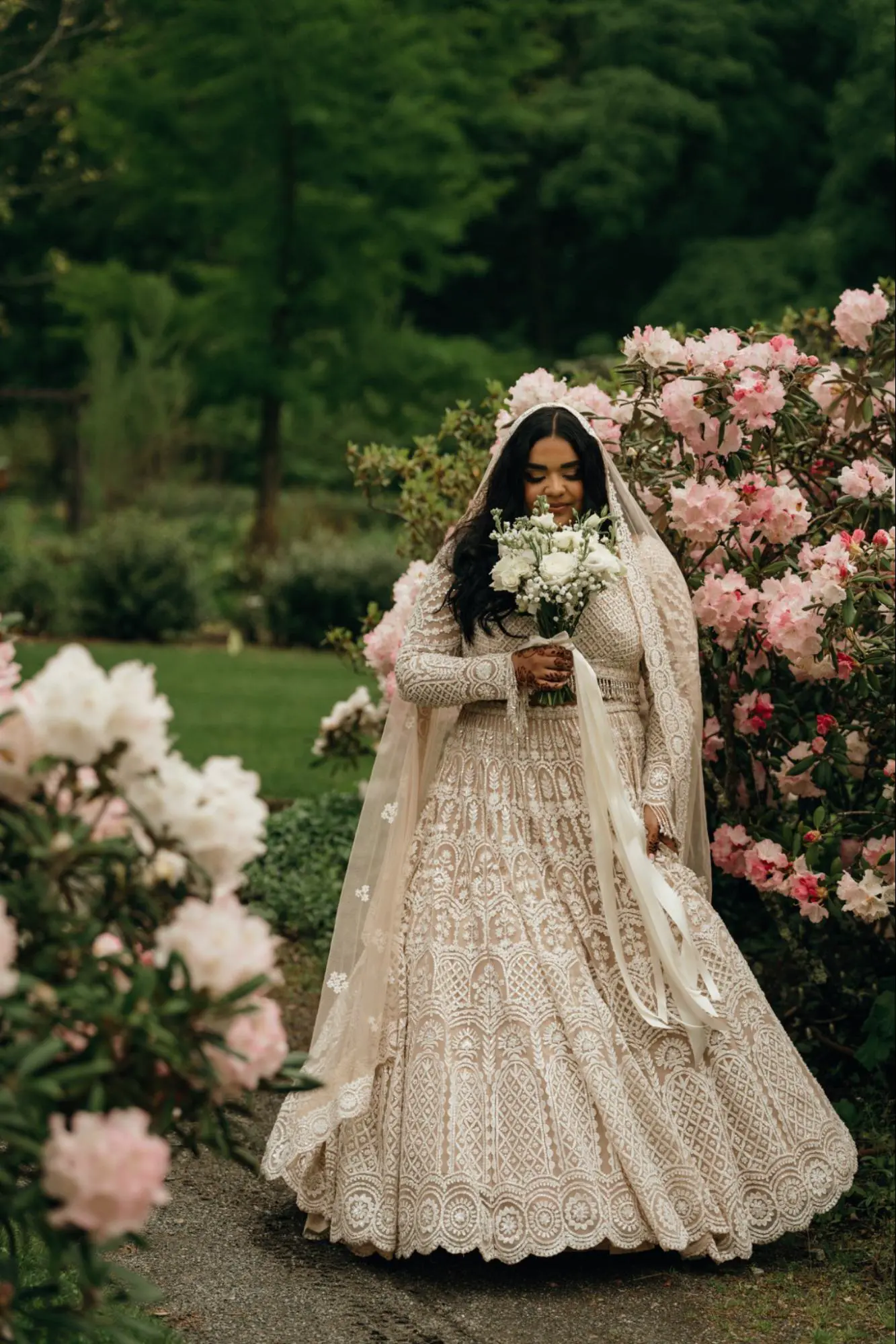 ornate-bride-flowers